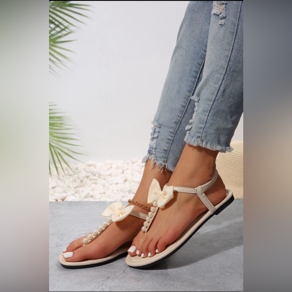 Beige bowknot pearl t-strap sandals - Picture 4 of 5